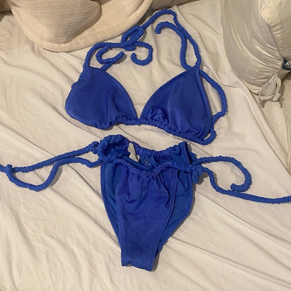 Woman’s blue bikini from Aerie size large top and size medium bottom